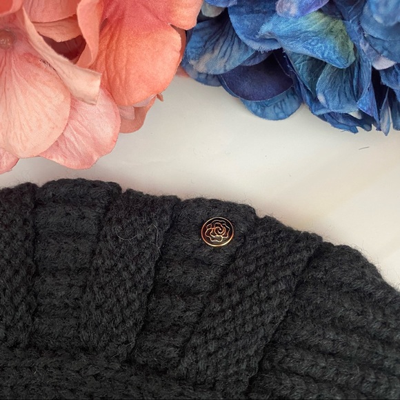 Black Knit Criss Cross Ponytail Pom Pom Beanie - Picture 11 of 15